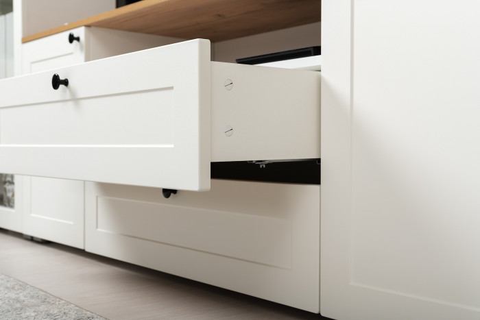 Остин 11.53 Кровать + ортопед + 13.227 Шкаф-пенал + 16.47 Тумба под ТВ, белый шагрень/дуб крафт золотой