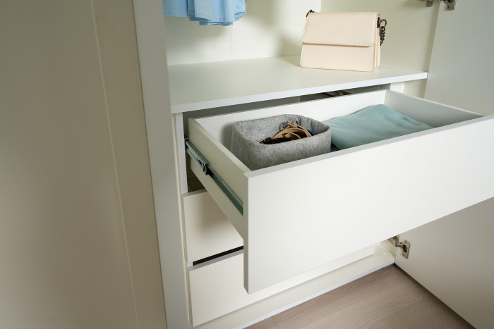 Остин 11.53 Кровать + ортопед + 13.336.02 Шкаф для одежды + 16.240 Комод, белый шагрень/дуб крафт золотой